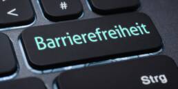 Tastatur mit leuchtender Taste Barrierefreiheit für bessere Zugänglichkeitstechnologien.