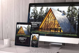 Moderne Architektur-Website auf Computer, Tablet und Smartphone. Responsives Design zeigt stylisches A-Frame-Haus.